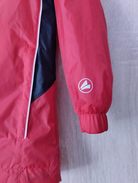 Nepremokavá bunda, 128