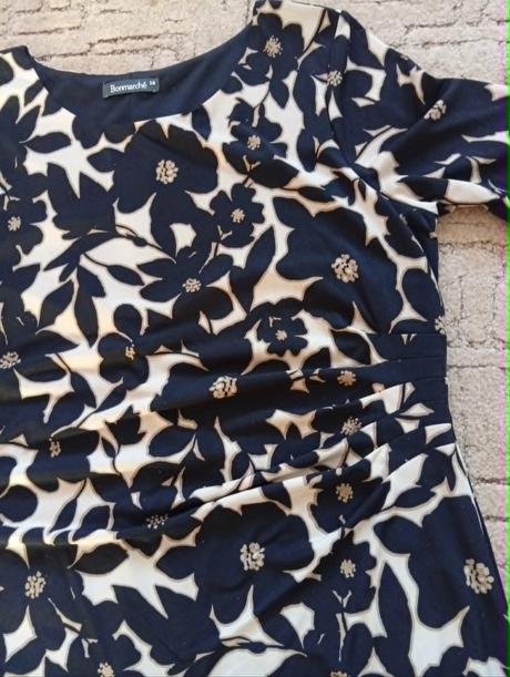 Puzdrové pohodlné podšité šaty, 48