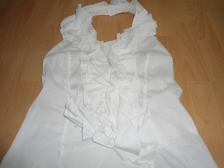 Biely top okolo krku, s