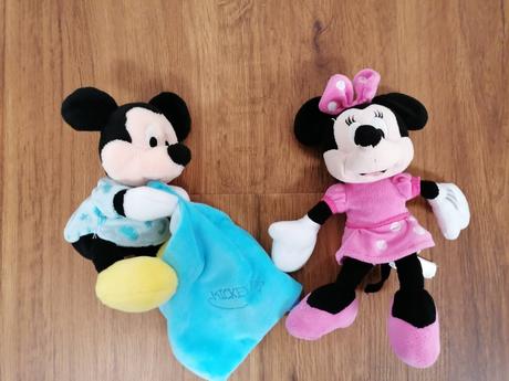 Mickey mouse a minnie,