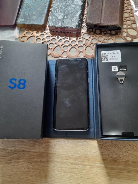 Samsung s8+ - 64 gb vo výbornej kondícií. farba d, samsung