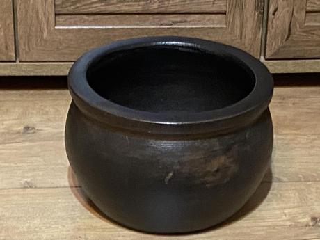Okruhlý terakotový kvetináč,
