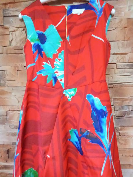 Spoločenské šaty closed, 56