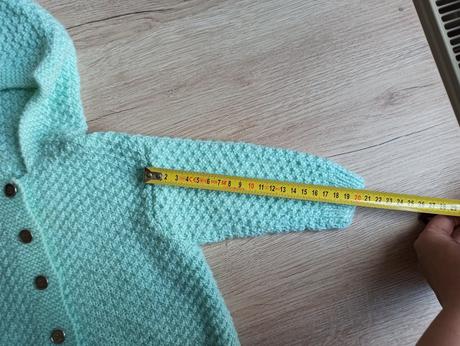 Štrikovaný svetrík mentolovej farby, 80