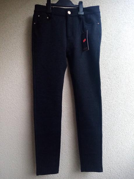 Čierne nové teplákové nohavice, 38