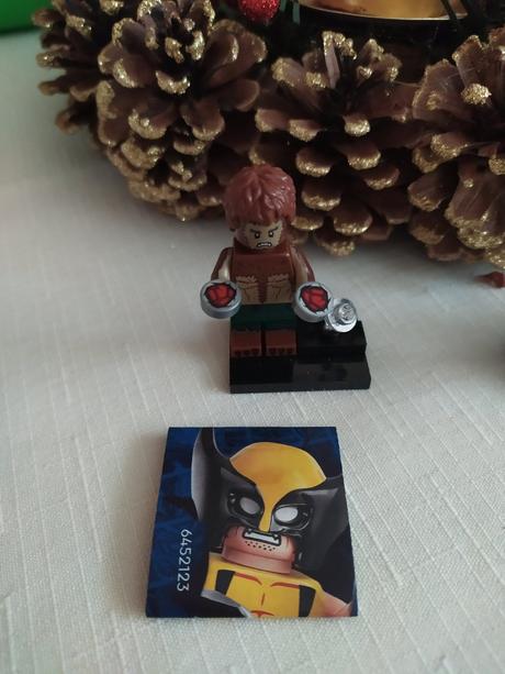 Minifigurka marvel lego,