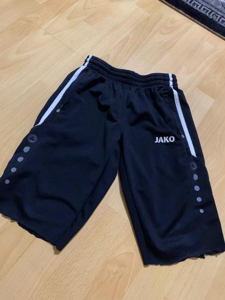 Trištvrtove nohavice., 152