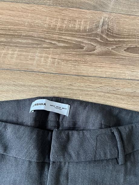 Elegantné nohavice - skrátené, bershka,42