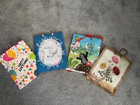 Darčekové tašky rôzne veľkosti,