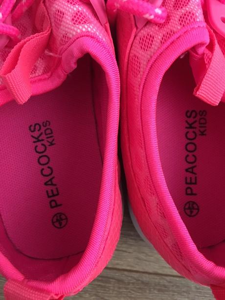 Ľahučké tenisky, 37