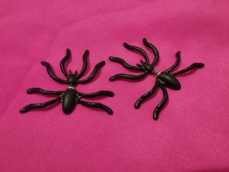 Nausnicky extravagantne pavucikovia, 