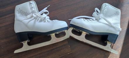 Dievčenské korčule, 35