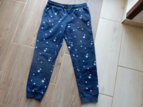 Pekné tepláčky, lupilu,116