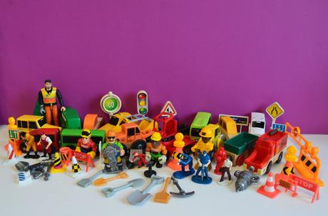 Auto, vláčik, dopravné značky, robotníci..., 