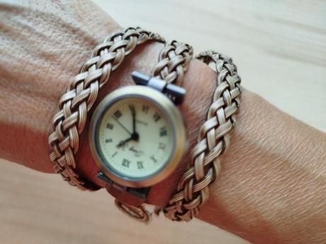 Hodinky s dlhým remienkom,