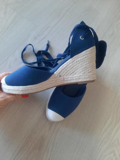 Sandále so šnurovaním, 40