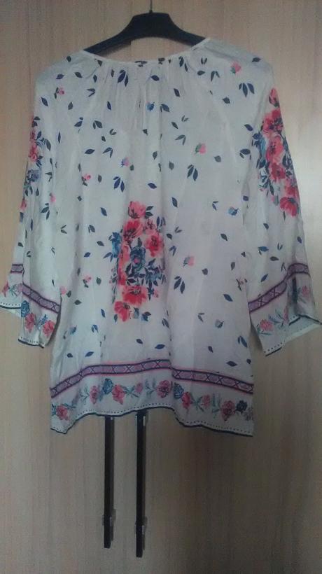 Kvetovaná blúzka, magnet,44