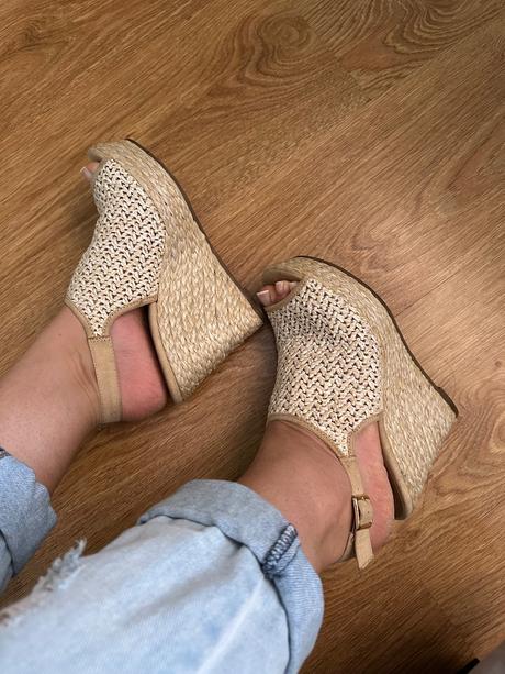 Predám dámske sandále, 38