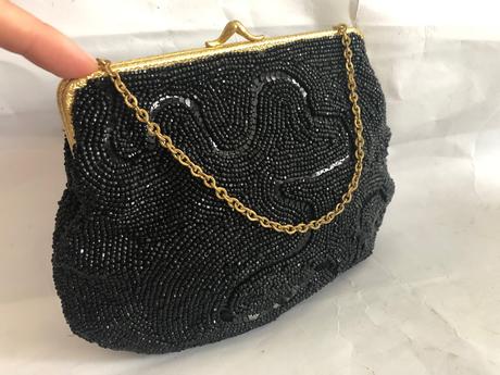 Vintage starozitna krasna kabelka posita koralikmi,