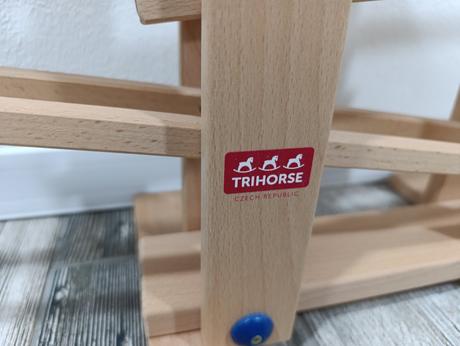 Trihorse dráha maxi, 