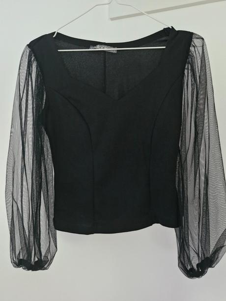 Top s priesvitnými rukávmi, s