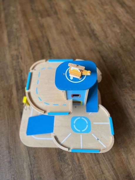 Drevenný parkovací dom tchibo, 