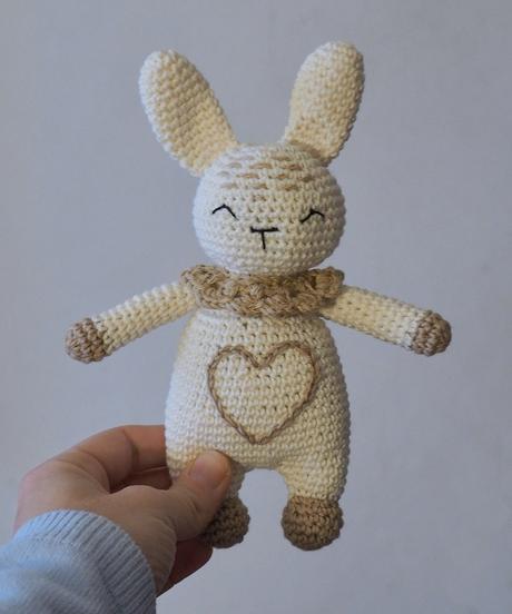 Zajačik - set hrkálka a hračka,