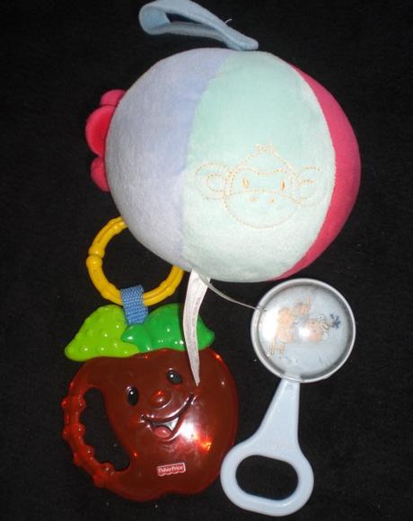 Hrkálka, závesná hrkálka a hryzátko fisher price,