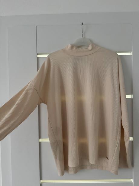 Bežove tričko so stojačikom, mohito,m