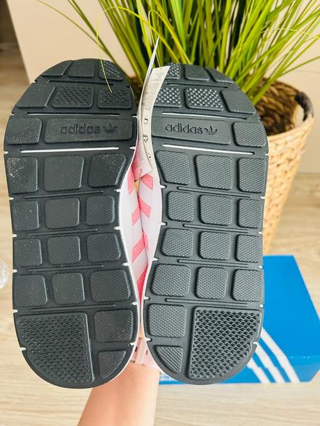 Krásne tenisky značky adidas, pc 85,95 eur, adidas,35