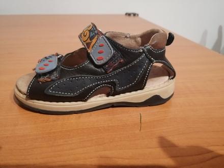 Predám celokozene sandálky, 23