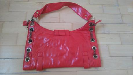Kabelka v červenej farbe , 