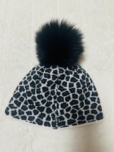 Zimná čiapka s brmbolcom a striebornou niťou r-jet,