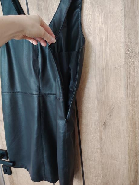 Čierne koženkové šaty na ramienka, mango,s