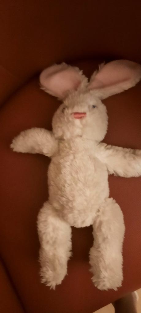 Zajacik- nozicky maju magnet (v 41 cm ),