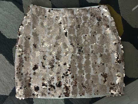 Nova trblietava sukna, l