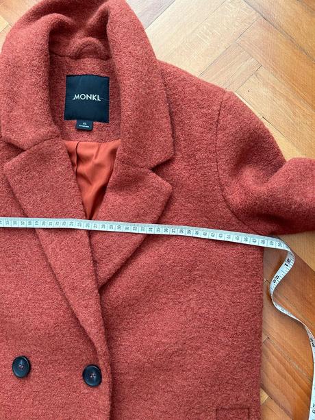 Škoricový kabát monki, s