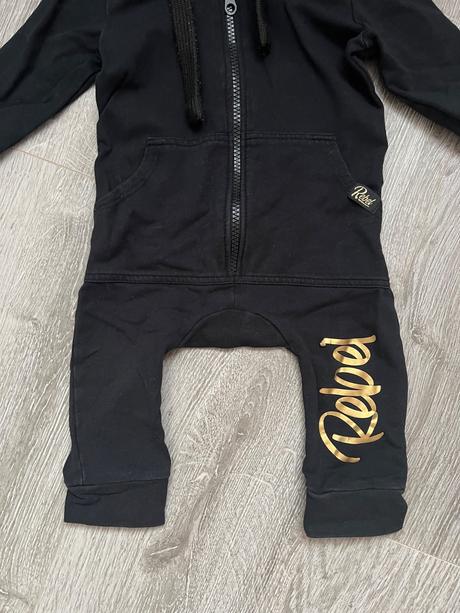 Rebel overal cierny, 68