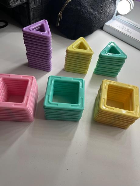 Farebná magnetická stavebnica, 