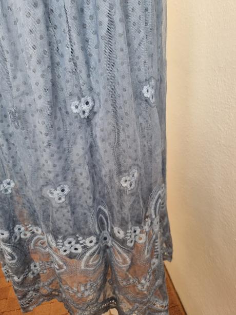 Svetlomodrá tylová vyšívaná sukň s, s