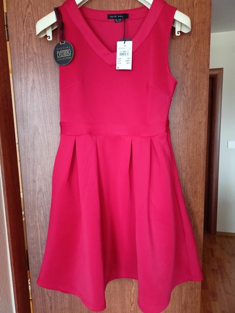 Červené šaty 38, gate,38