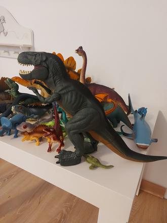 Dinosaury, jaštery, 