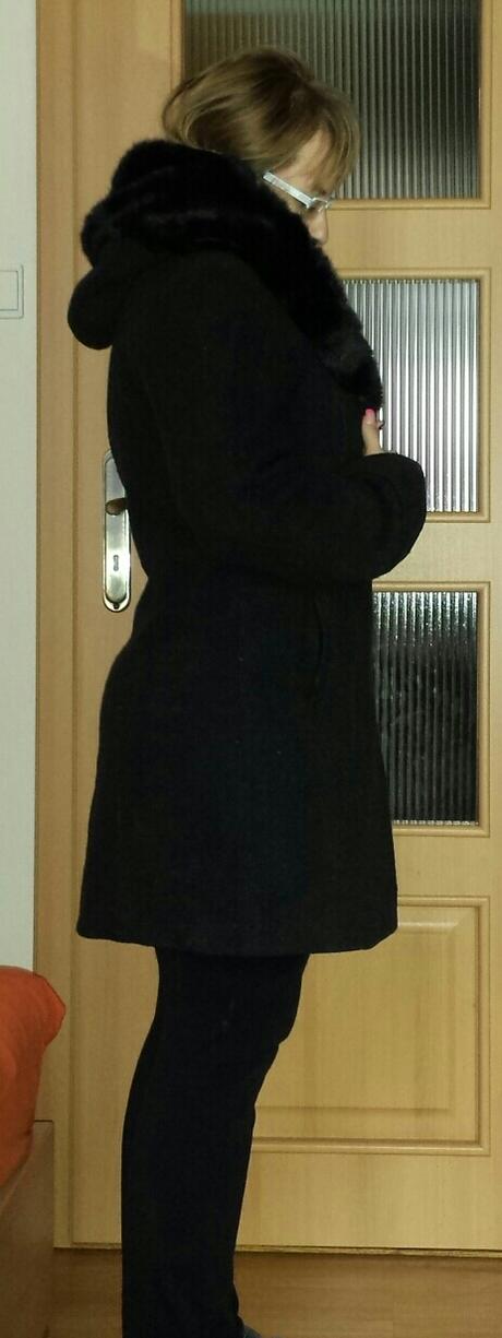 Zimný kabát antracitovej farby, s