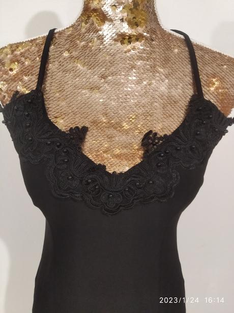 Krasne cierne saty s krajkou, s