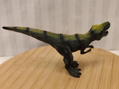 Zberat figúrka dinosaura t-rex pruhované maskovani,