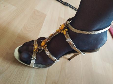 Zlaté sandálky, 40