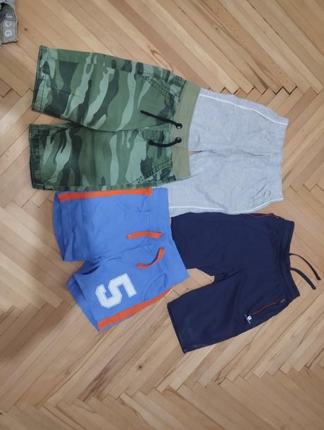 Balík oblečenia pre chlapca veľ.134,obuv 34., 122–134