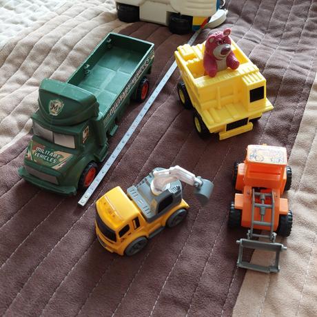 4x auta, kamion, stavebné stroje, 