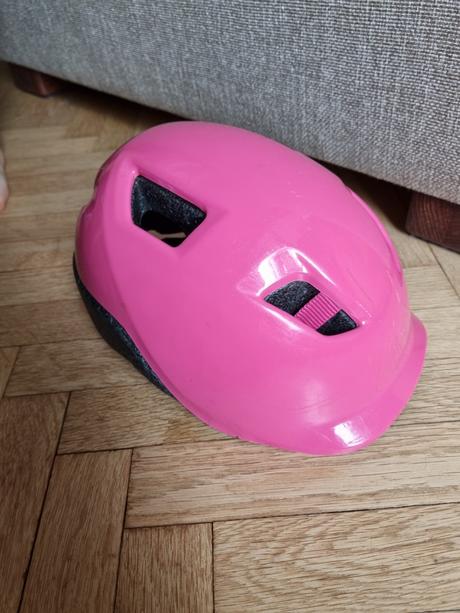 Dievčenská prilba, s