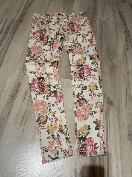 Nohavice s kvetinovým vzorom, m